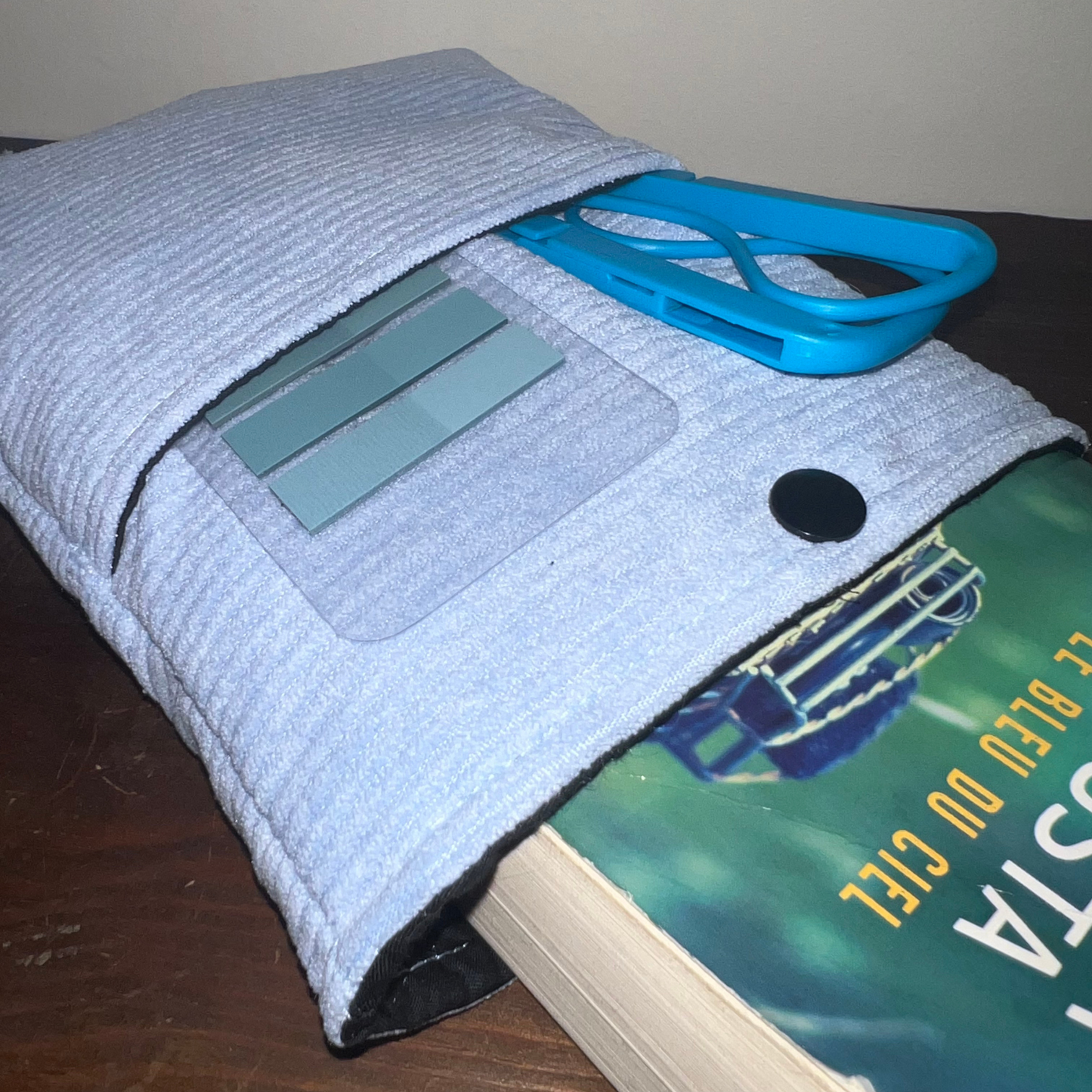Pochette livre BROCHÉ personnalisée - velours côtelé bleu ciel