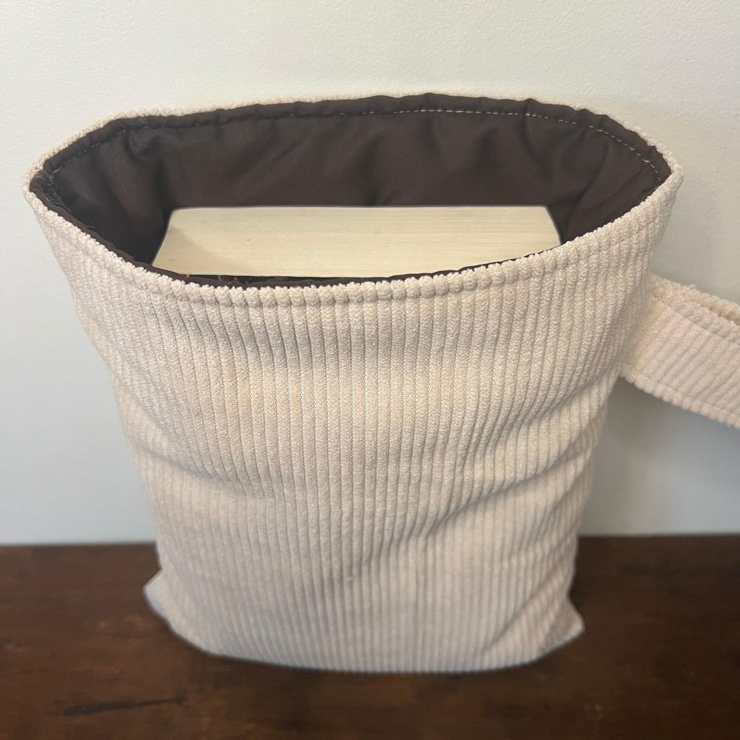 Pochette livre POCHE personnalisée - velours côtelé beige nude