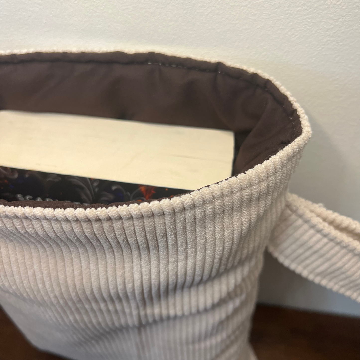 Pochette livre POCHE personnalisée - velours côtelé beige nude