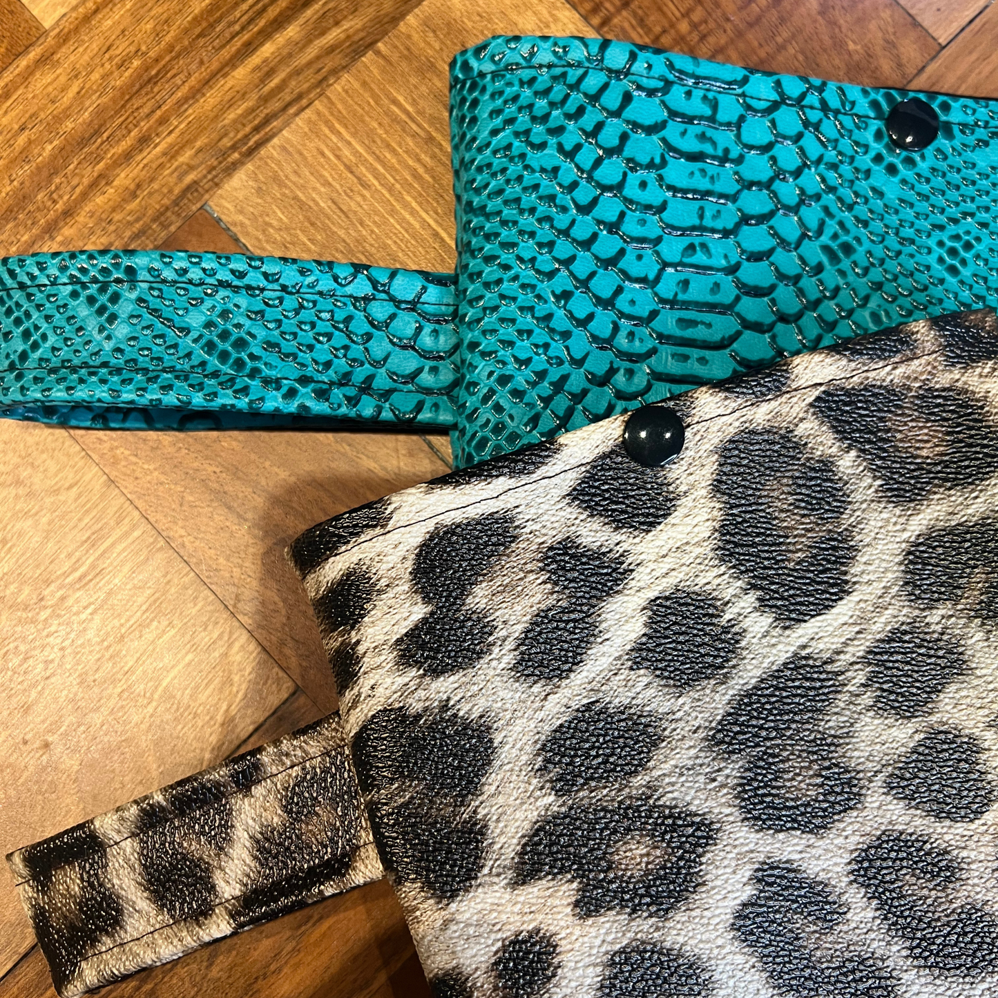 Pochette livre BROCHÉ personnalisée - simili cuir dragon vert d'eau