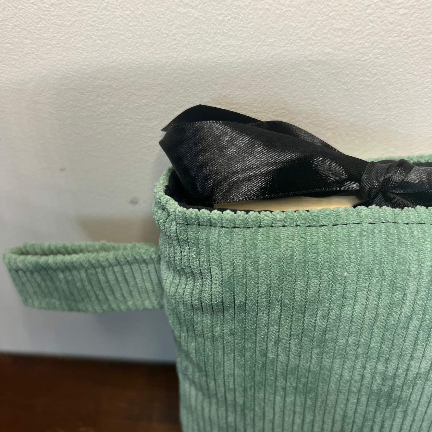 Pochette livre POCHE personnalisée - velours côtelé vert pastel