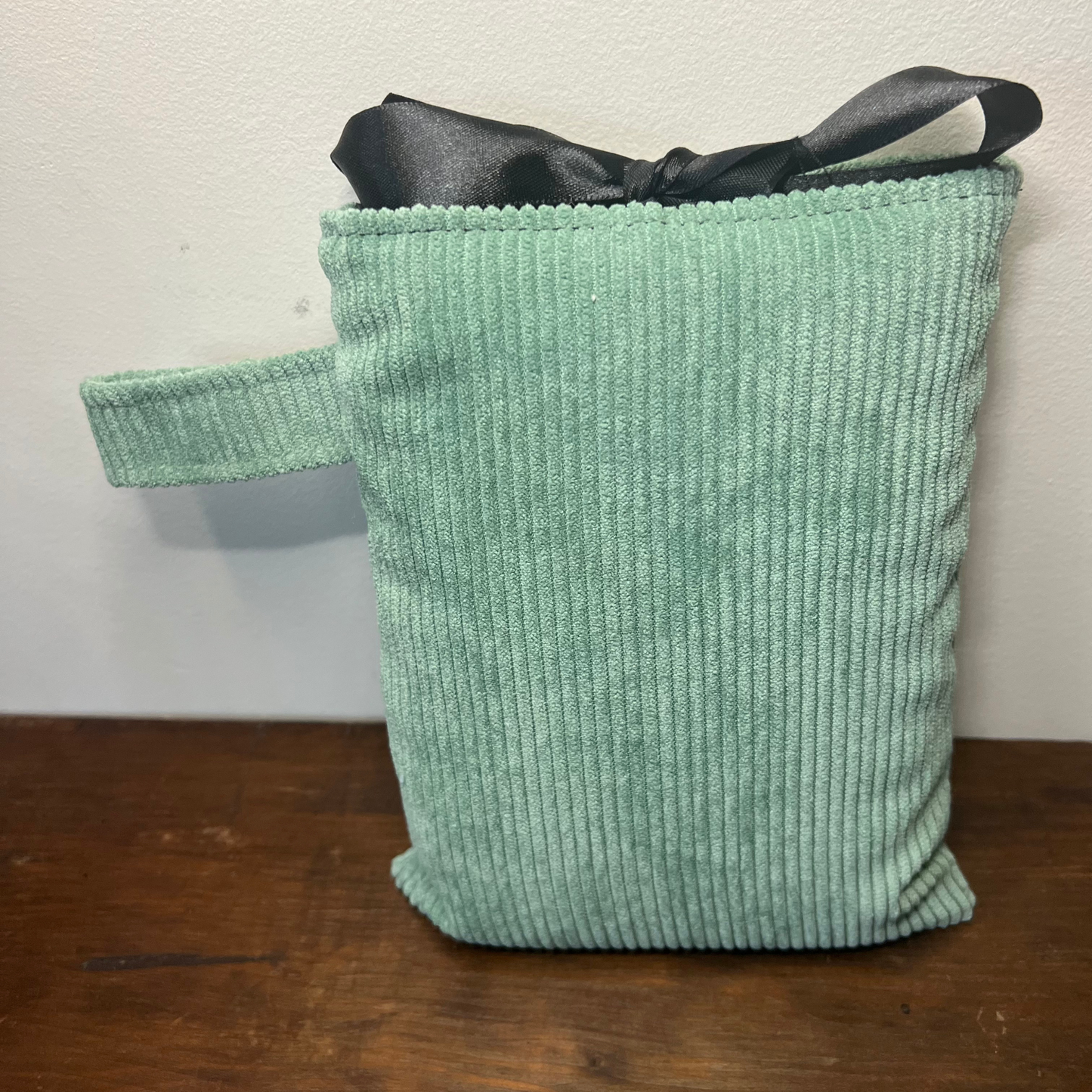Pochette livre POCHE personnalisée - velours côtelé vert pastel