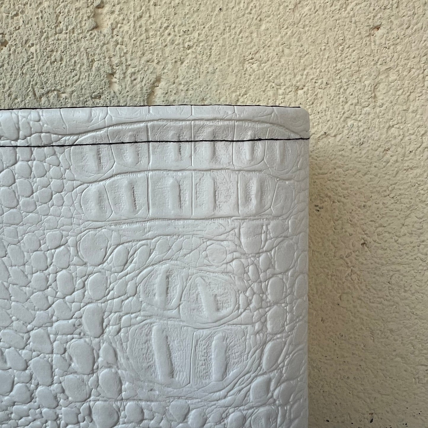 Pochette livre BROCHÉ personnalisée - simili cuir blanc serpent