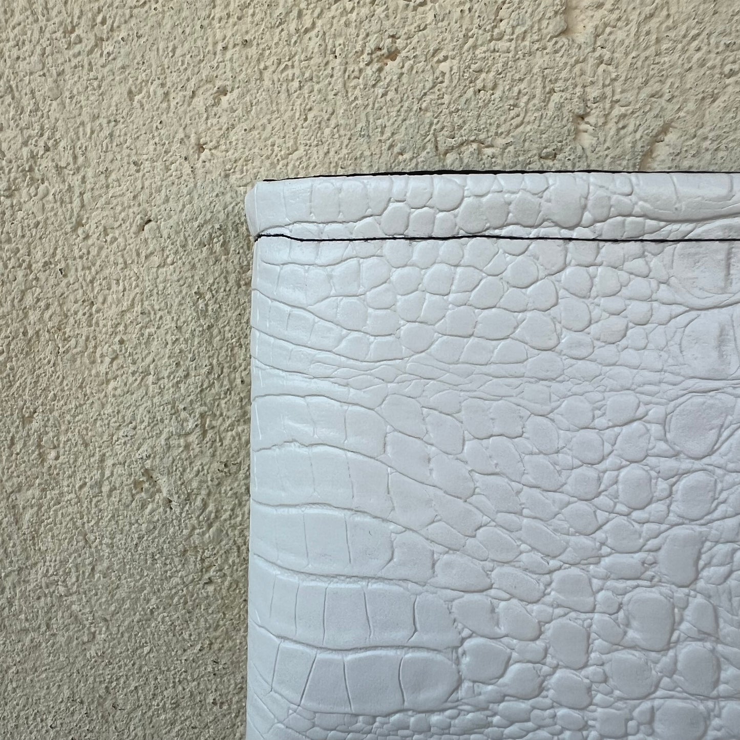 Pochette livre BROCHÉ personnalisée - simili cuir blanc serpent