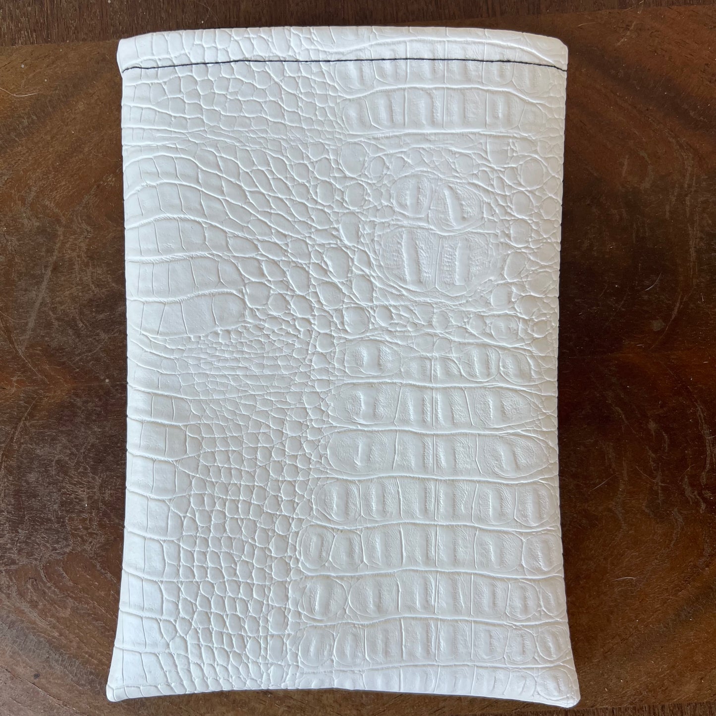 Pochette livre BROCHÉ personnalisée - simili cuir blanc serpent