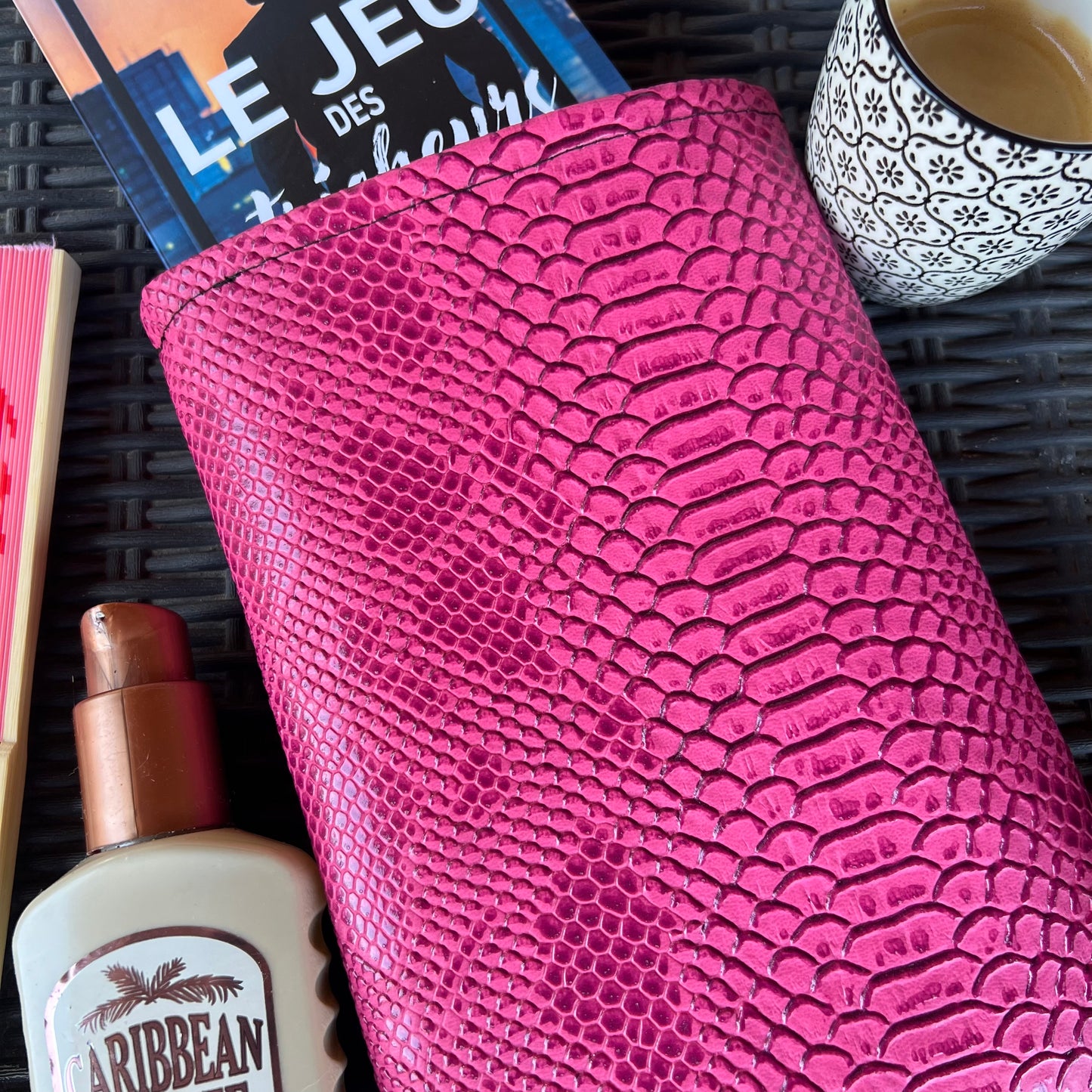 Pochette livre POCHE personnalisée - simili cuir dragon rose