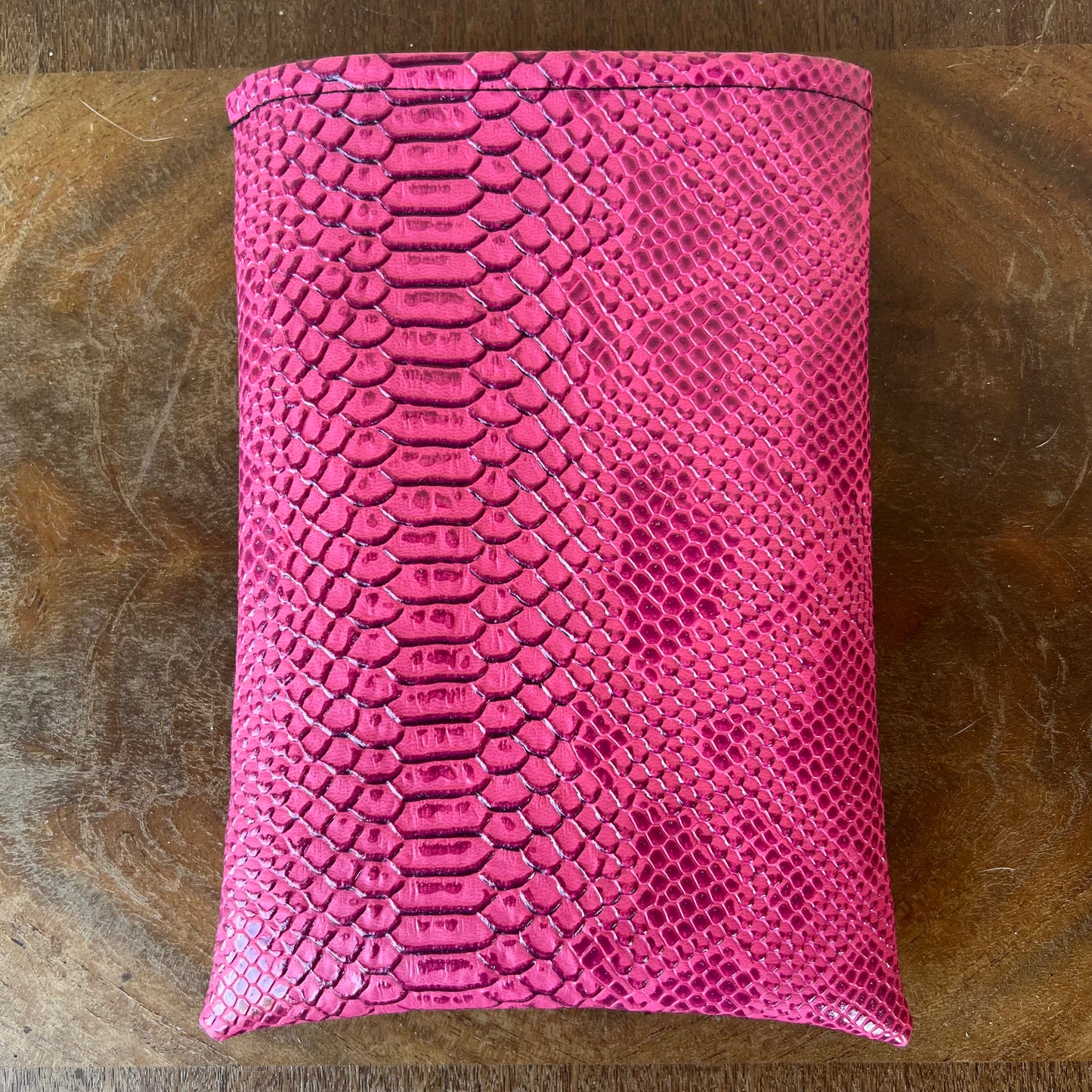 Pochette livre POCHE personnalisée - simili cuir dragon rose