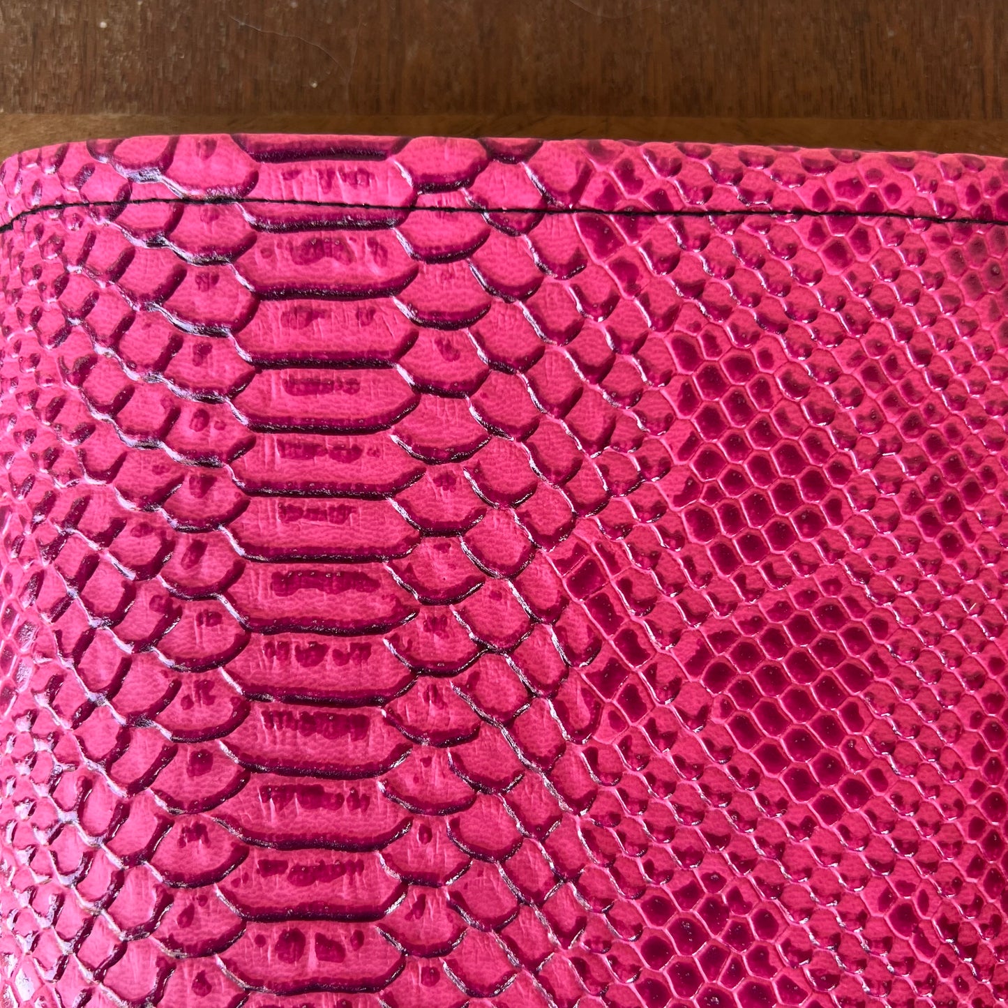 Pochette livre POCHE personnalisée - simili cuir dragon rose