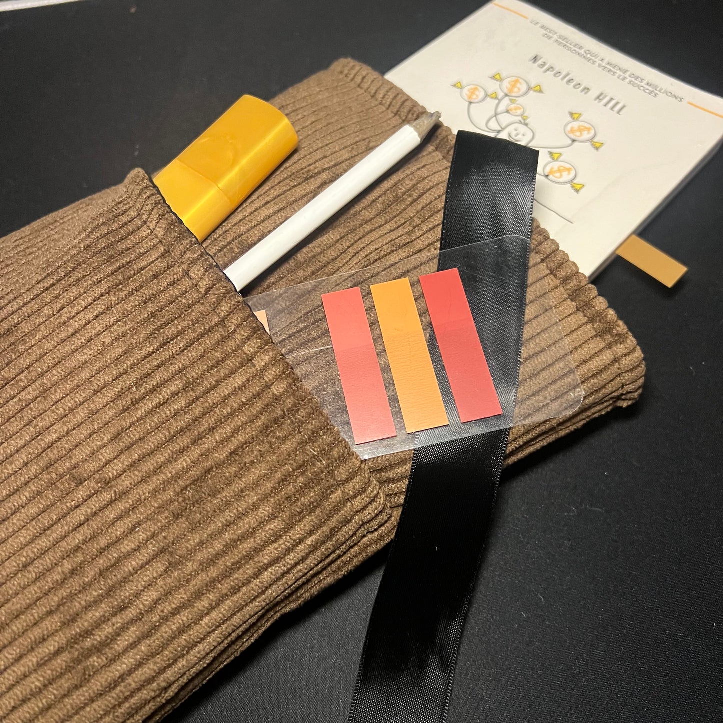 Pochette livre personnalisée - Velours Côtelé Marron