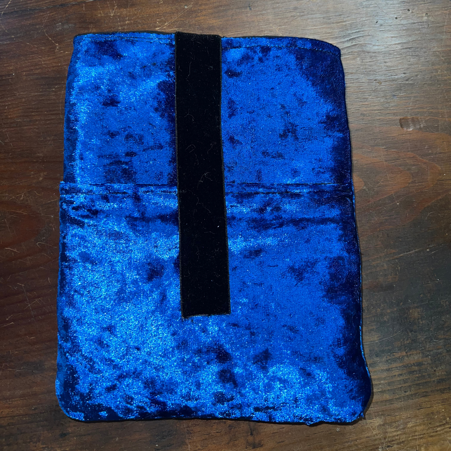 Pochette livre BROCHÉ personnalisée - velours brillant bleu