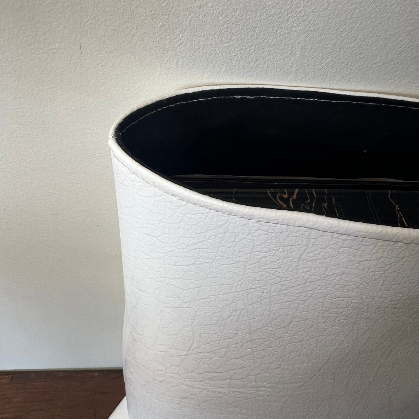 Pochette livre BROCHÉ personnalisée - simili cuir blanc fissuré
