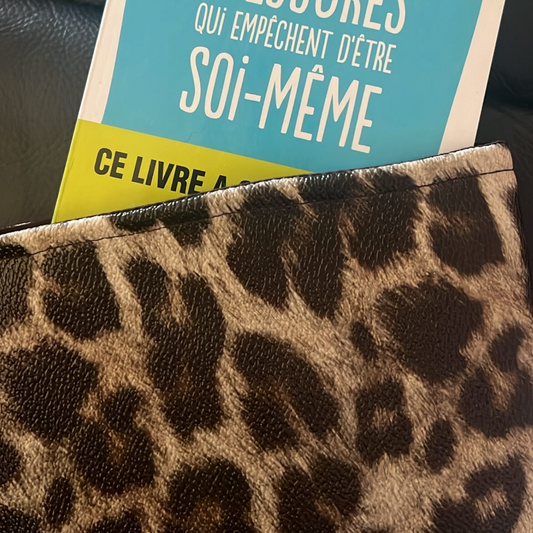 Pochette livre BROCHÉ personnalisée - simili cuir léopard