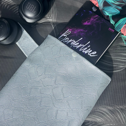 Pochette livre POCHE personnalisée - simili cuir gris brillant serpent