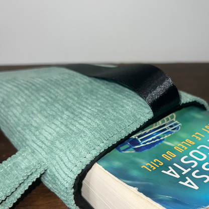 Pochette livre BROCHÉ personnalisée - velours côtelé vert pastel