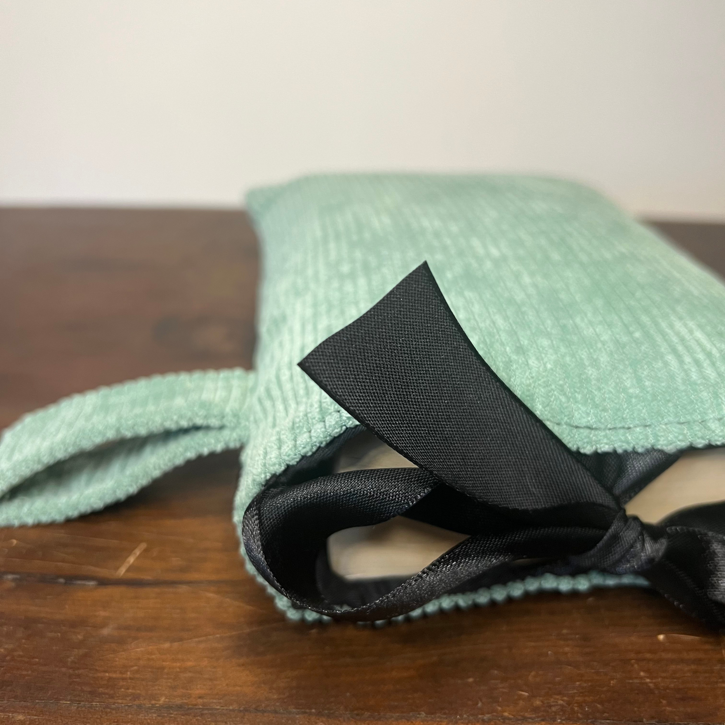 Pochette livre BROCHÉ personnalisée - velours côtelé vert pastel