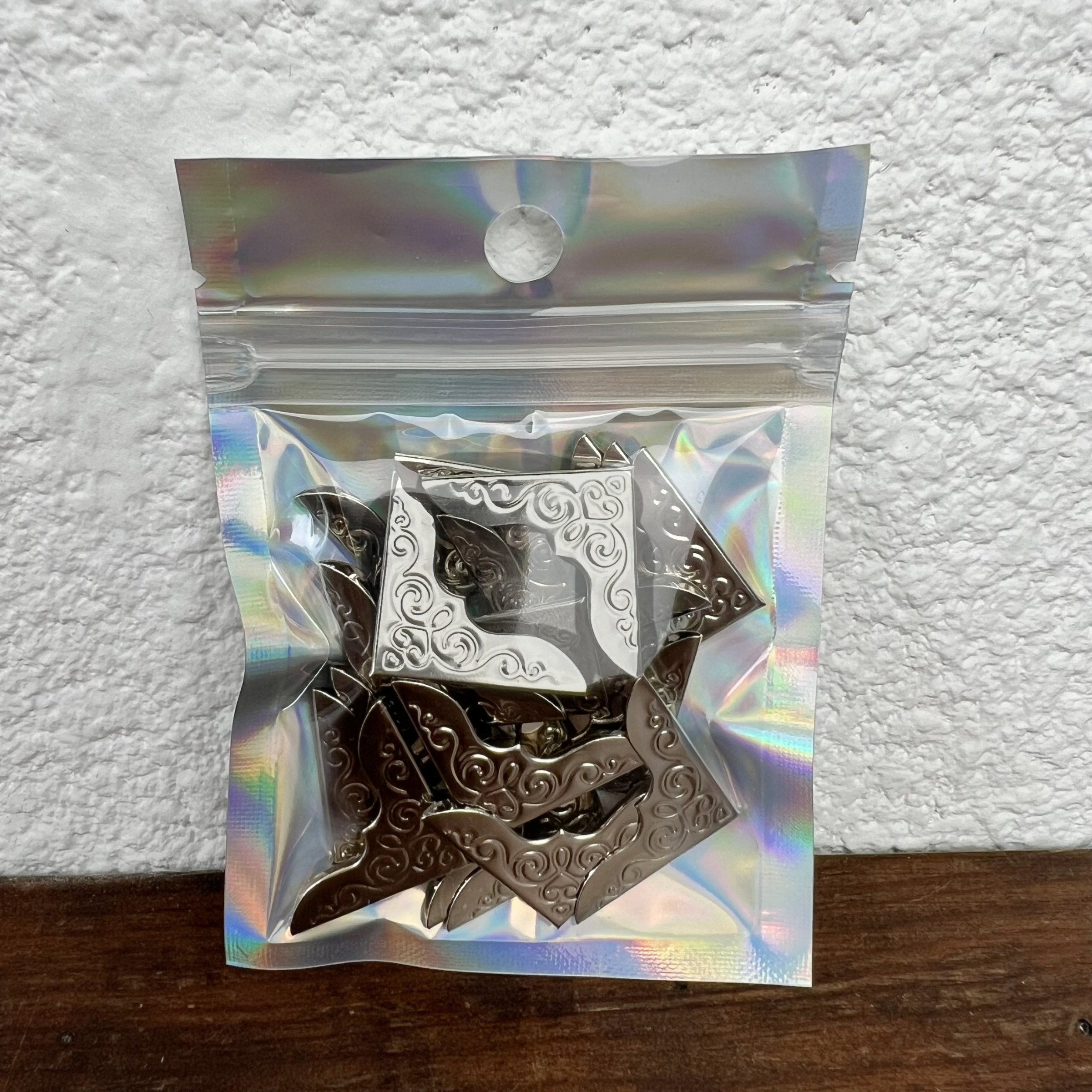 Coin de livre décoratif et protecteur