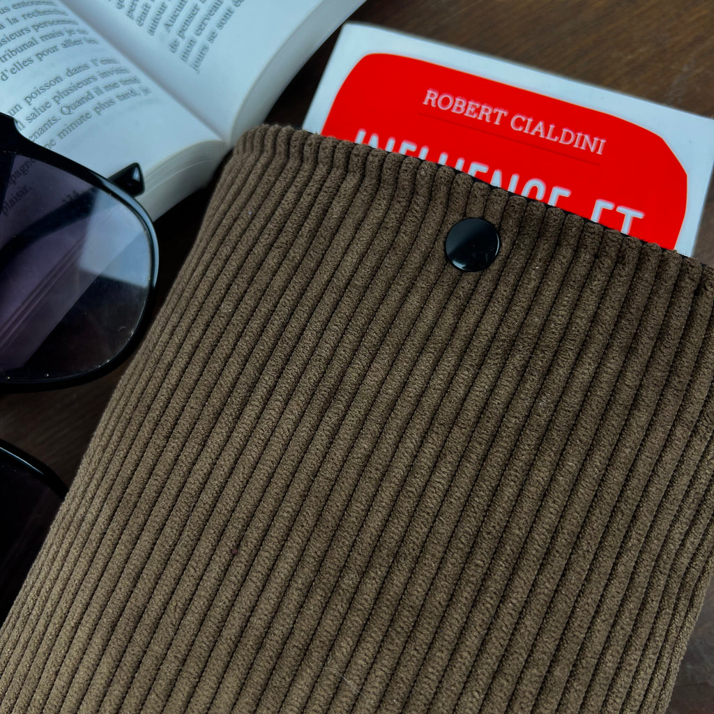 Pochette livre - Velours Côtelé Marron