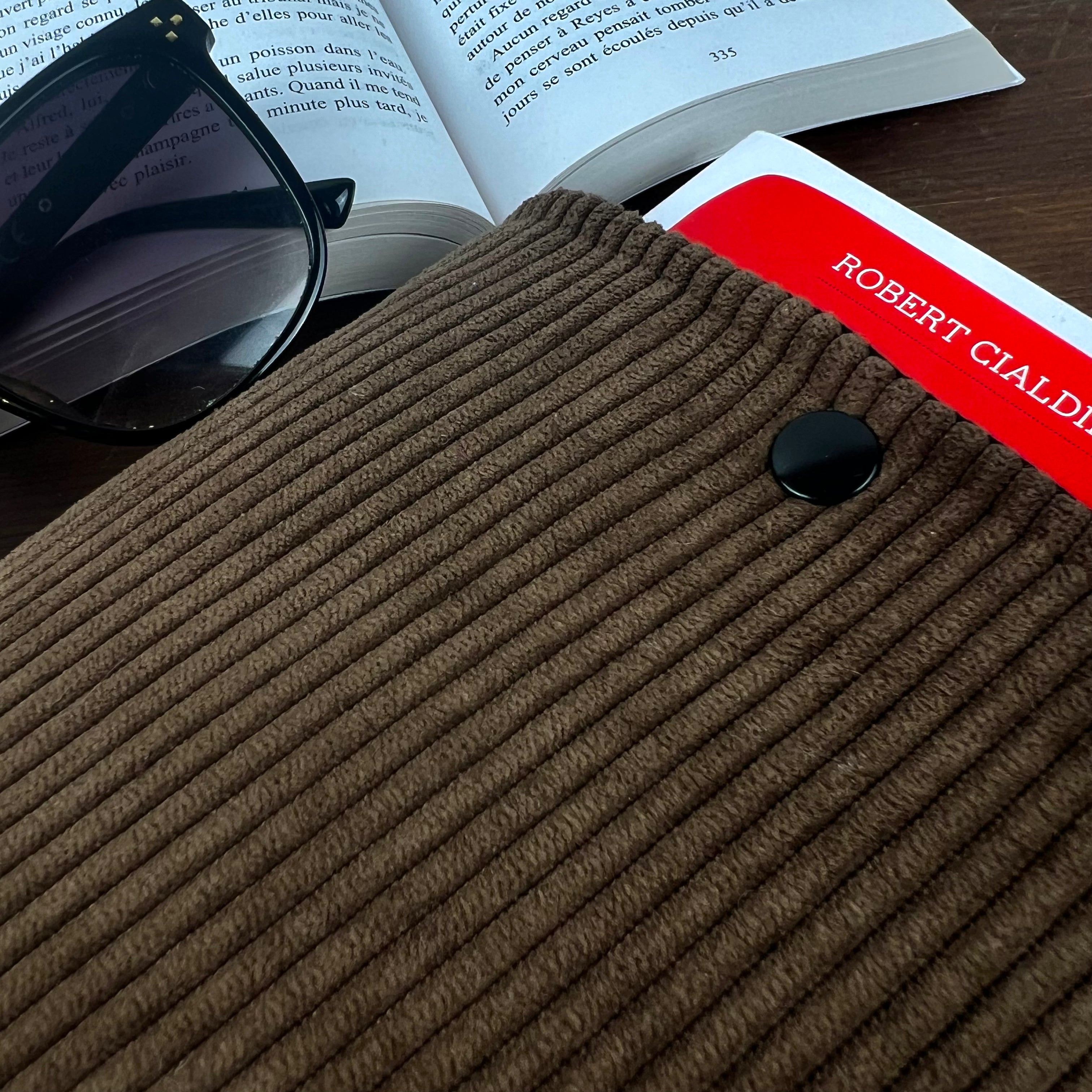 Pochette livre - Velours Côtelé Marron