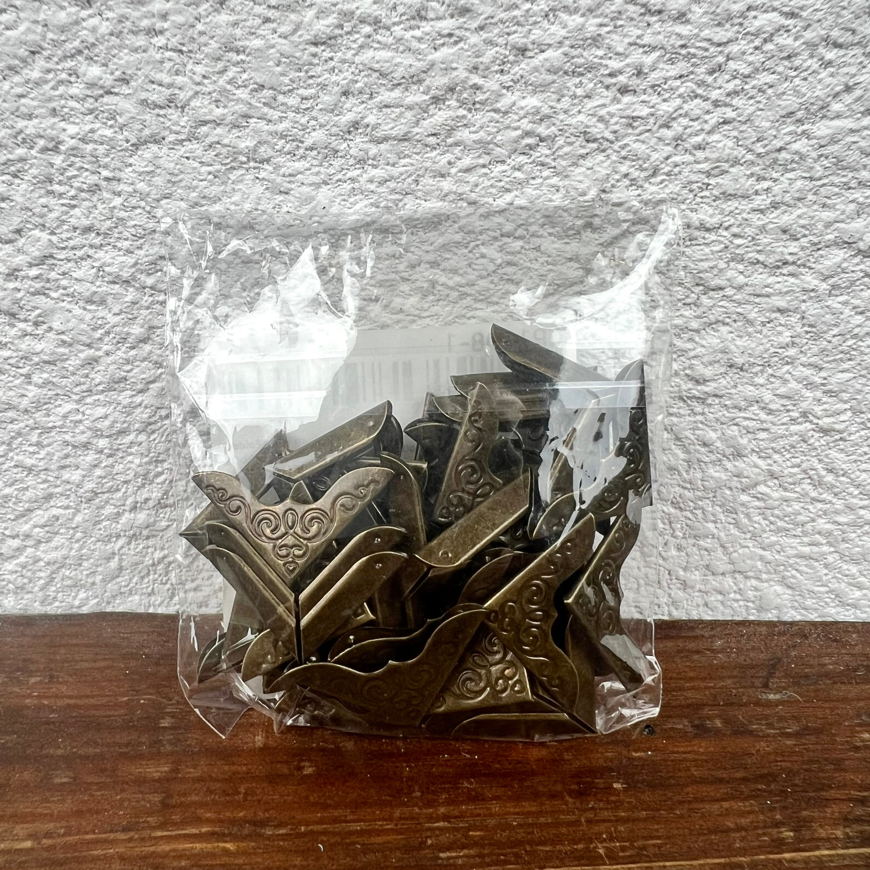 Coin de livre décoratif et protecteur