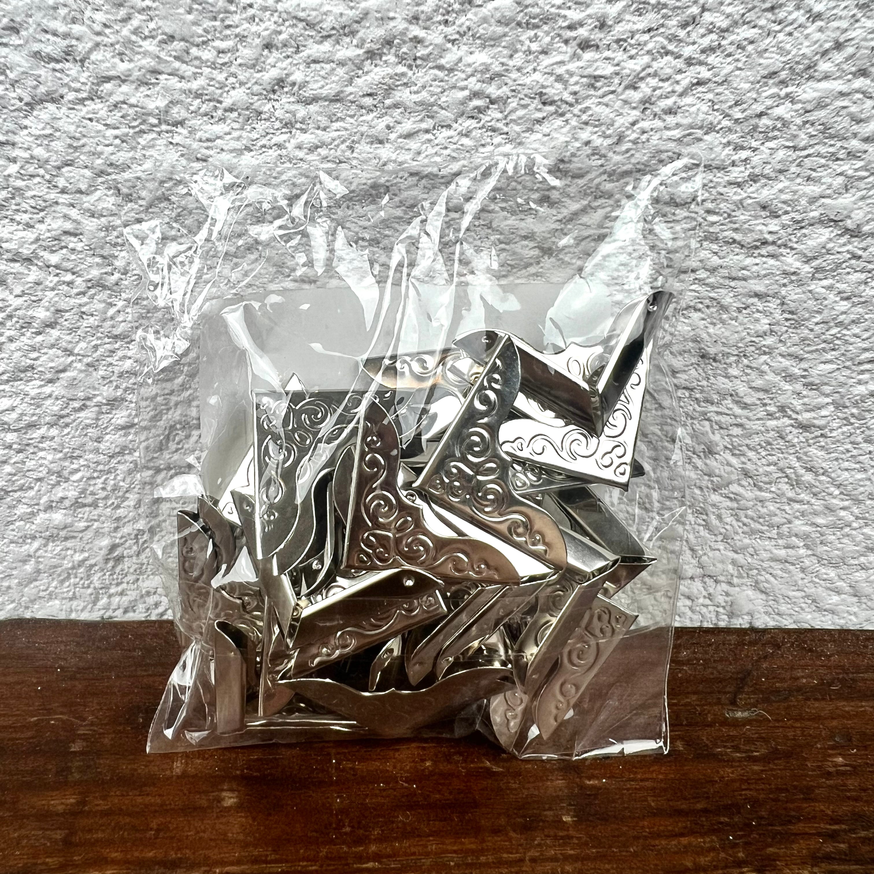 Coin de livre décoratif et protecteur