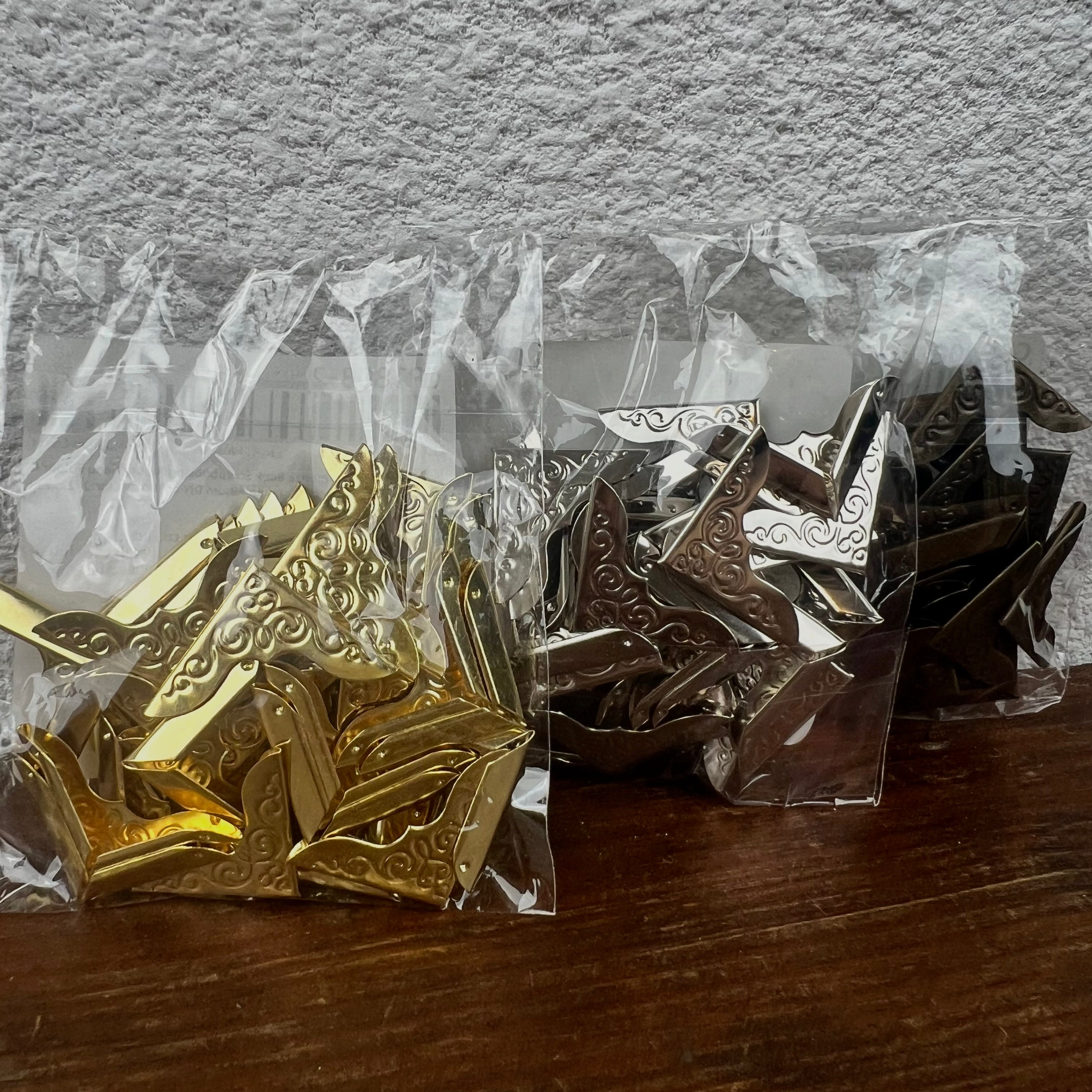 Coin de livre décoratif et protecteur