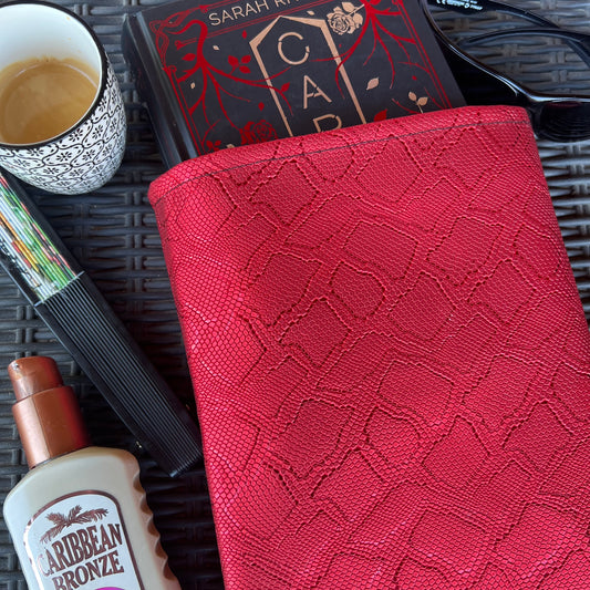 Pochette livre POCHE personnalisée - simili cuir rouge brillant serpent