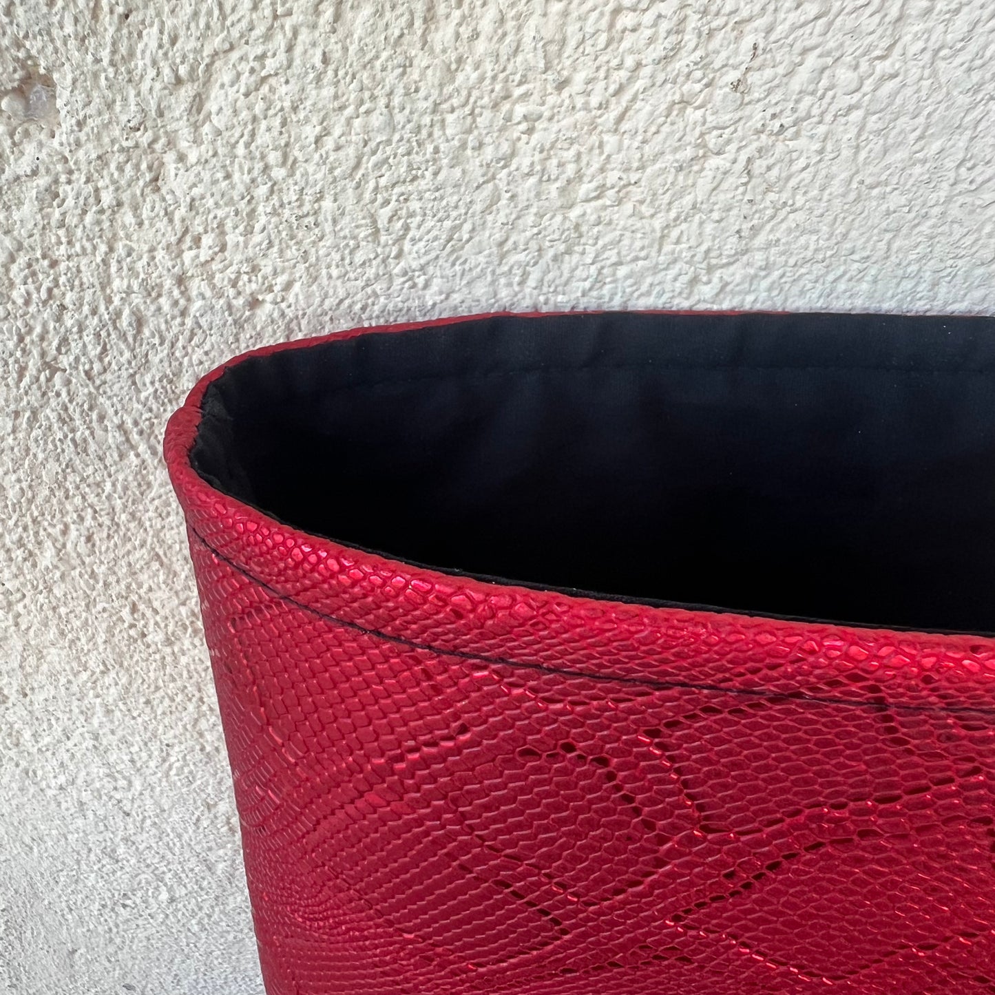 Pochette livre POCHE personnalisée - simili cuir rouge brillant serpent