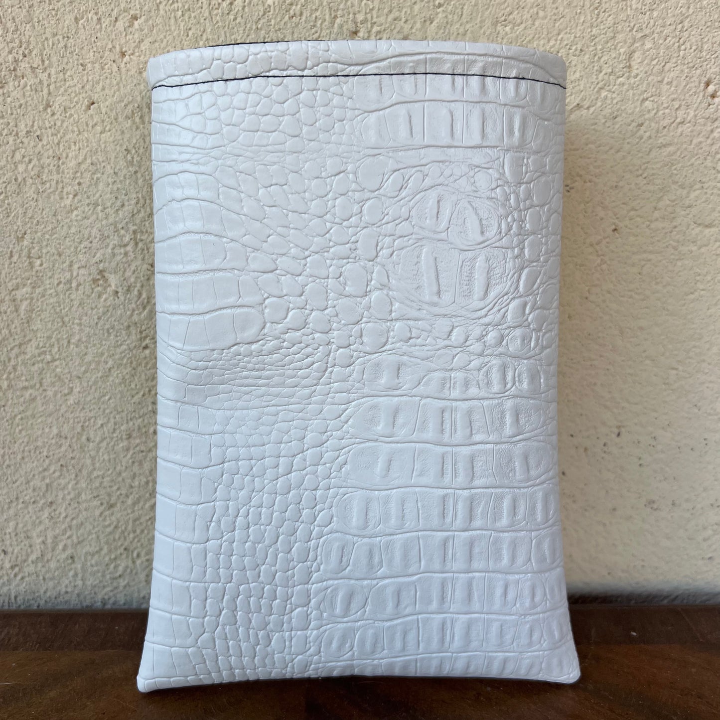Pochette livre BROCHÉ personnalisée - simili cuir blanc serpent