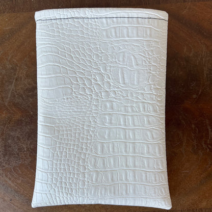 Pochette livre BROCHÉ personnalisée - simili cuir blanc serpent