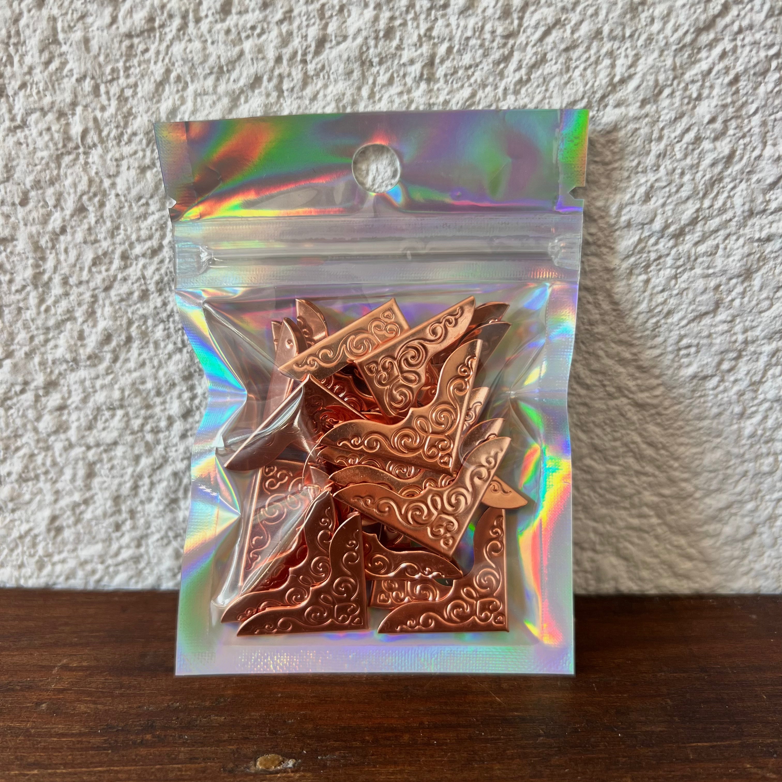Coin de livre décoratif et réparateur