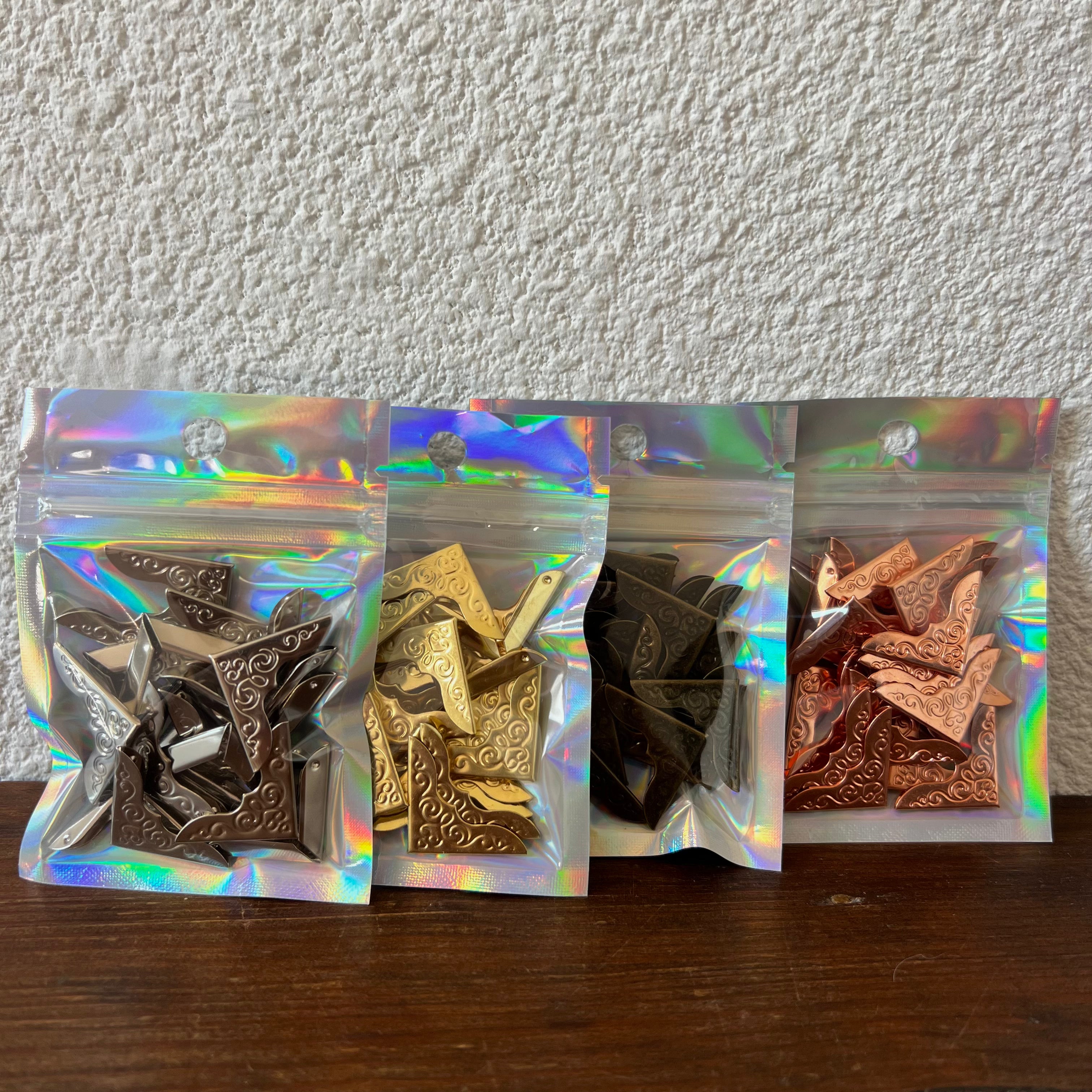 Coin de livre décoratif et réparateur