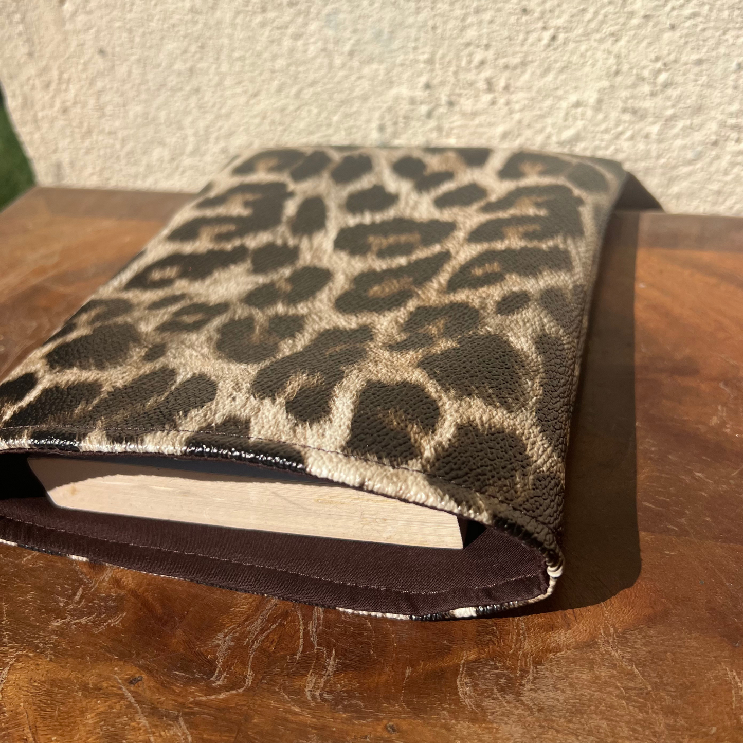 Pochette livre POCHE personnalisée - simili cuir léaopard