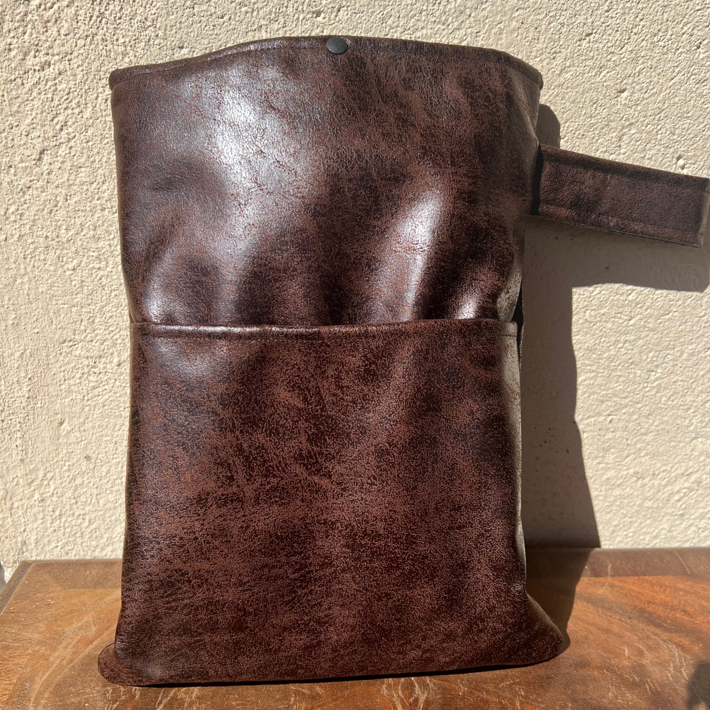 Pochette livre POCHE personnalisée - simili cuir vieux marron