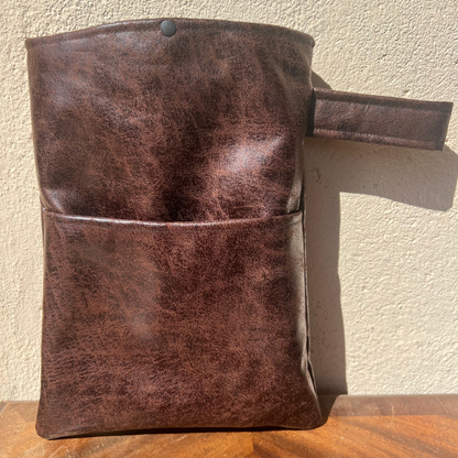 Pochette livre POCHE personnalisée - simili cuir vieux marron