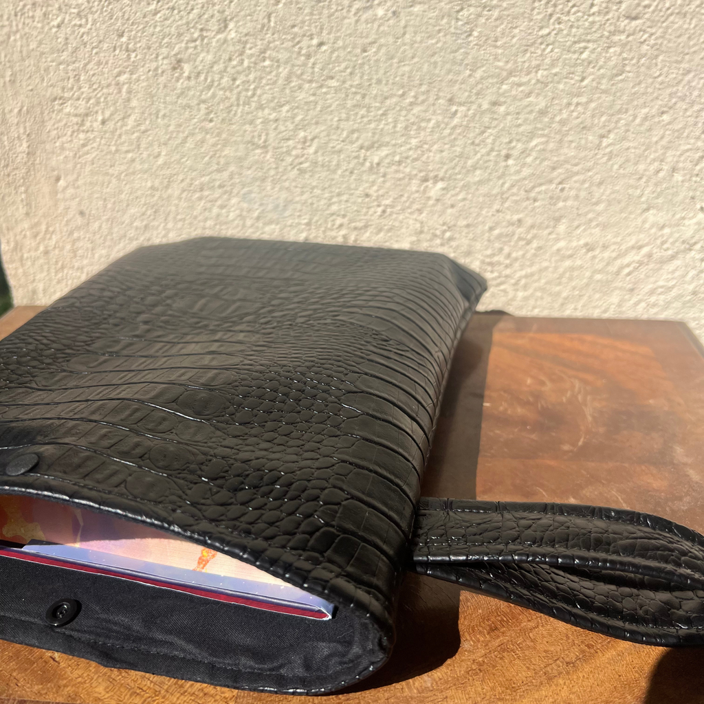 Pochette livre personnalisée - Simili Cuir Noir Serpent