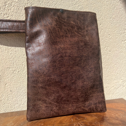 Pochette livre POCHE personnalisée - simili cuir vieux marron