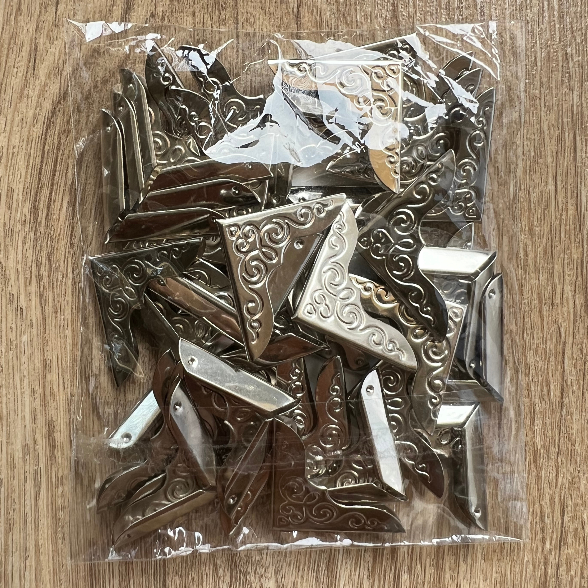 Coin de livre décoratif et protecteur