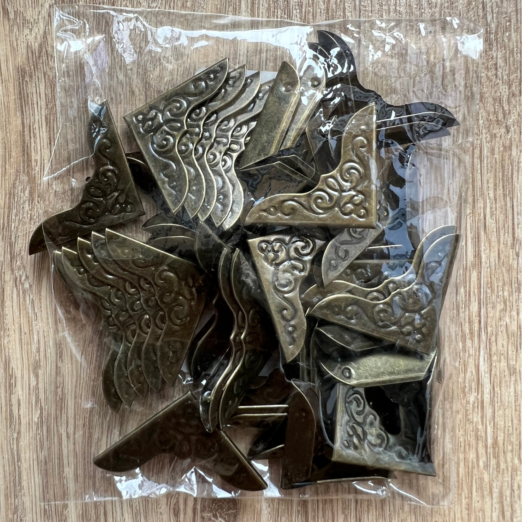 Coin de livre décoratif et protecteur