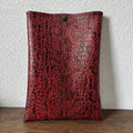 Pochette livre – Simili Cuir Bordeaux Serpent