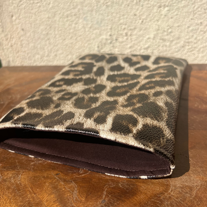 Pochette livre POCHE personnalisée - simili cuir léaopard
